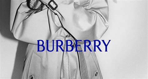 logo nuovo campagna natalizia burberry|burberry daniel lee campaign.